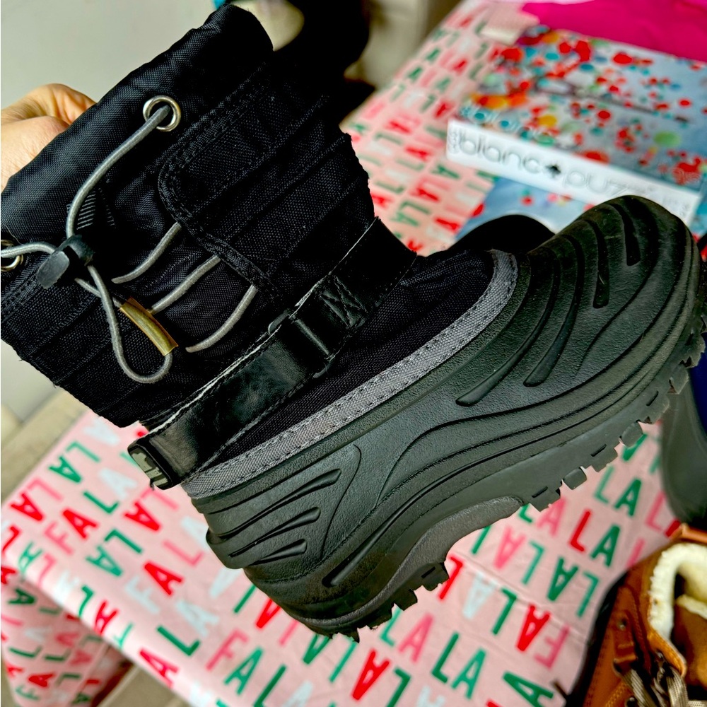 Boys size 12 sorrel boots double lined